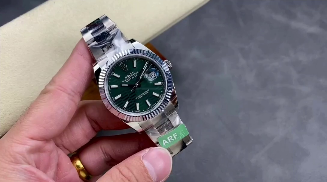 Rolex Datejust 126334 0029 Fluted Bezel Green Motif Dial 41MM Mens Replica Watch - QualitySwissReplica