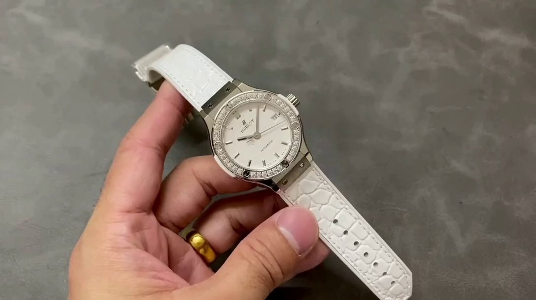 Hublot Classic Fusion Automatic 542.NE.2010.LR.1204 - QualitySwissReplica