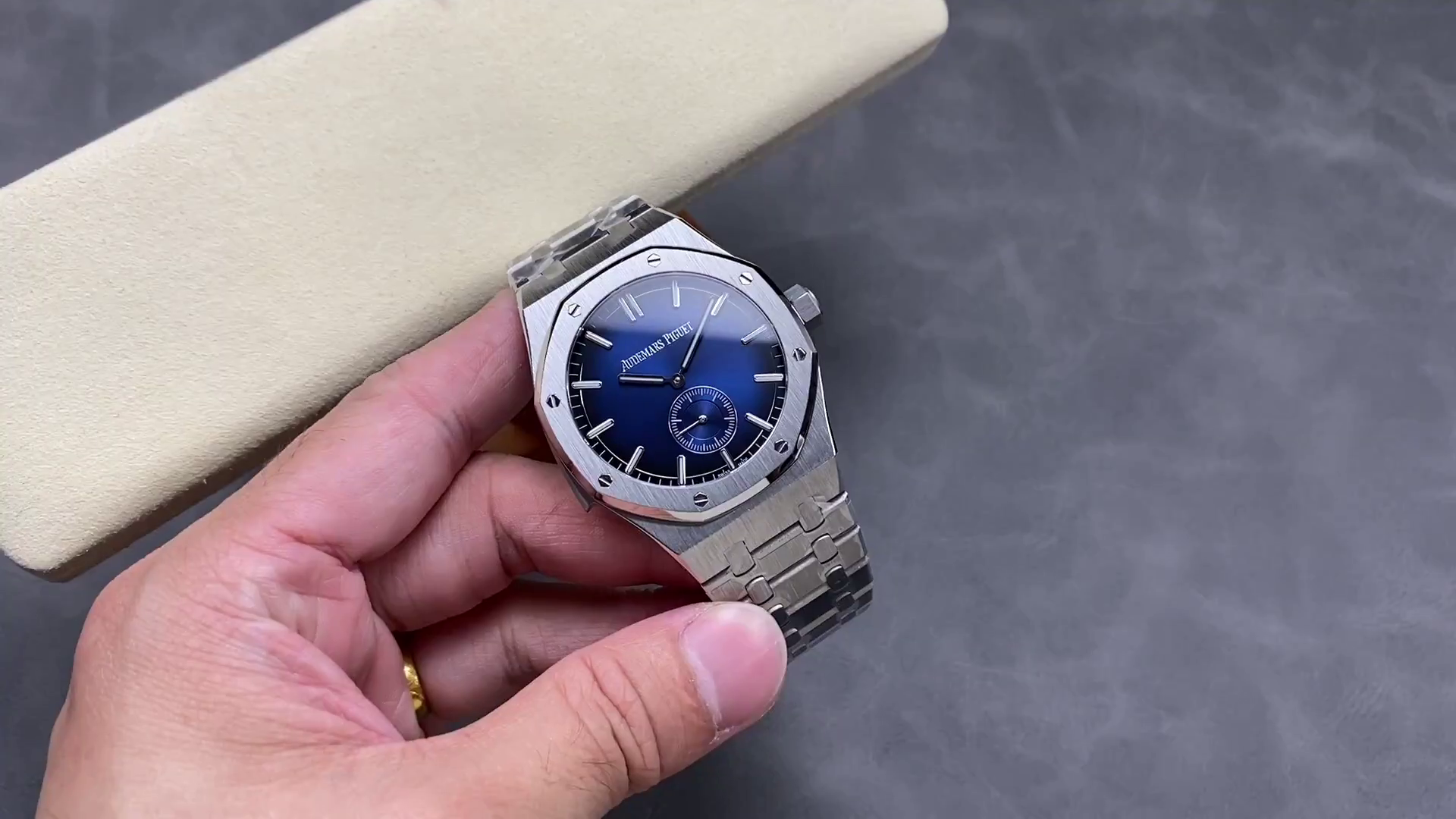 AP Royal Oak Manual 1:1 Clone 26591IP.OO.1252IP.01 Blue Dial - QualitySwissReplica