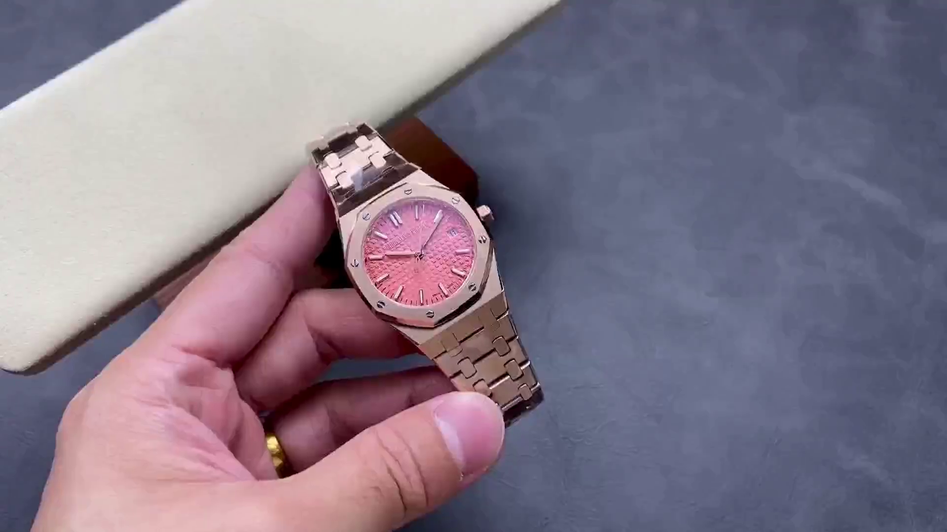 AP Royal Oak Selfwinding 34mm 77450OR.OO.1361OR.01 Pink Dial 1:1 Clone - QualitySwissReplica