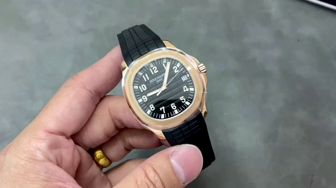 Replica Patek Philippe Aquanaut 5167R 001 40mm Mens Watch - QualitySwissReplica