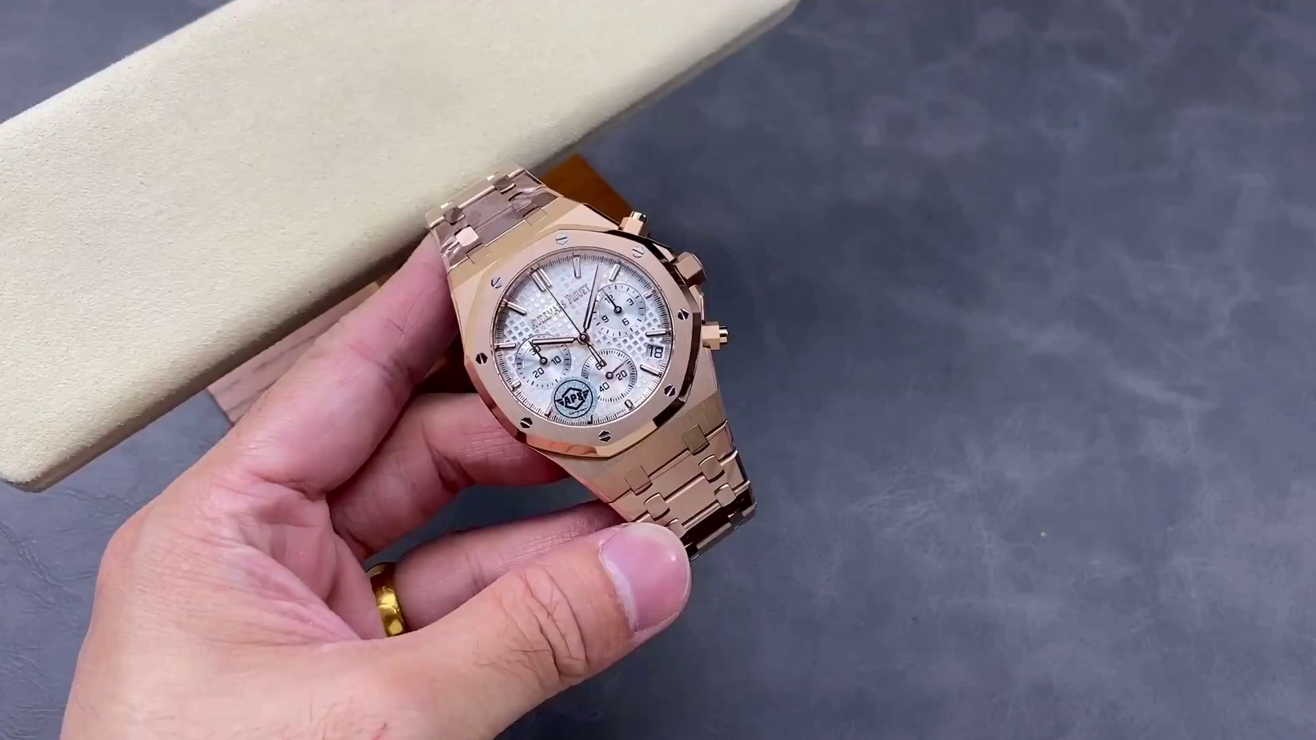 AP Royal Oak 26240OR.OO.1320OR.07 Chronograph 41 Replica Rose Gold Watch - QualitySwissReplica