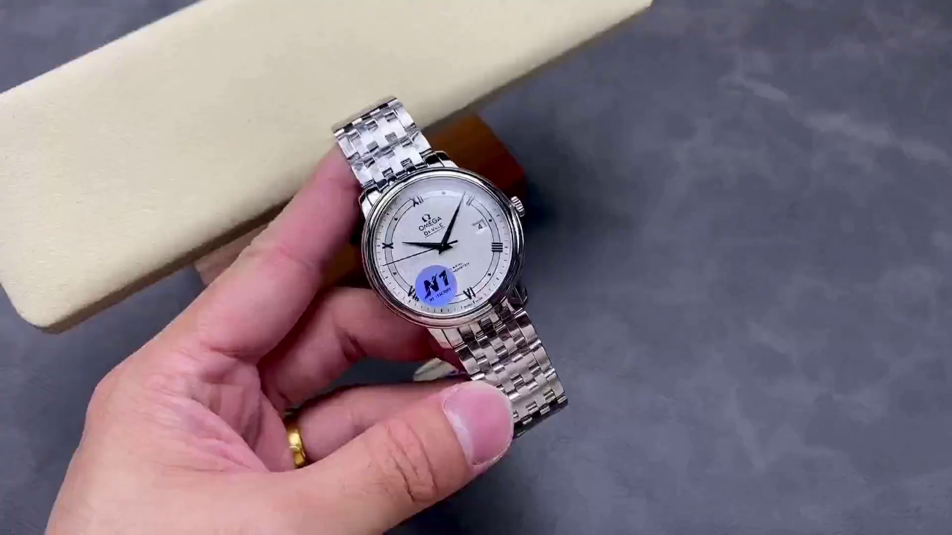 Omega De Ville Prestige Replica Automatic Silver Dial 424.10.40.20.02.005 - QualitySwissReplica