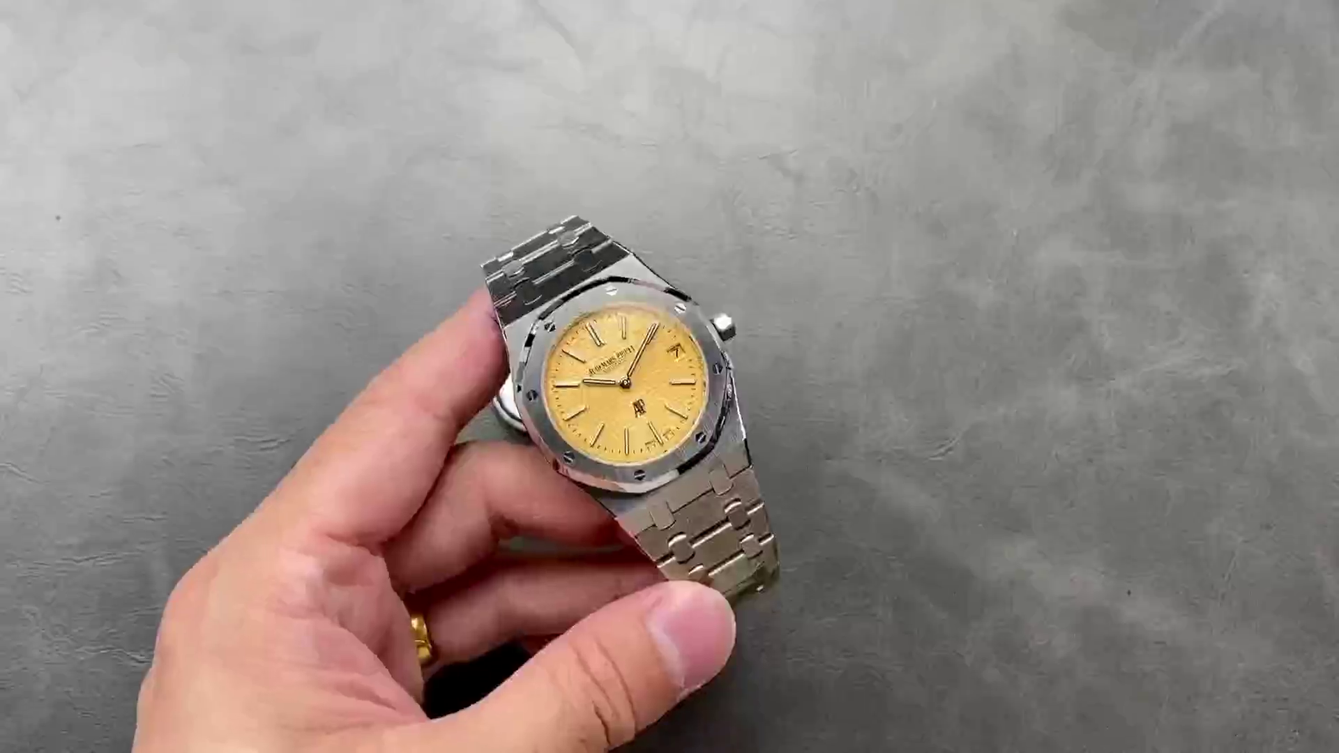 AP Royal Oak Jumbo Extra-Thin 39 Salmon Dial 15202BC.OO.1240BC.01 1:1 Clone - QualitySwissReplica