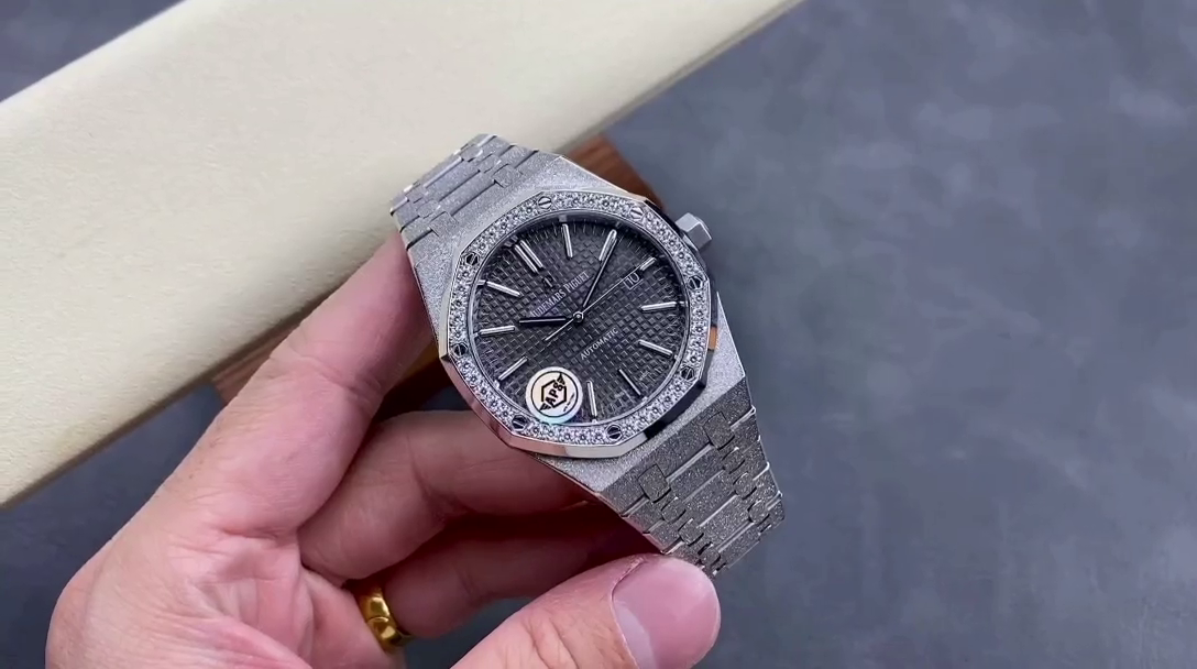 AP Royal Oak 15451ST.ZZ.1256ST.02 Frosted Diamond-Set Replica Grey Dial - QualitySwissReplica