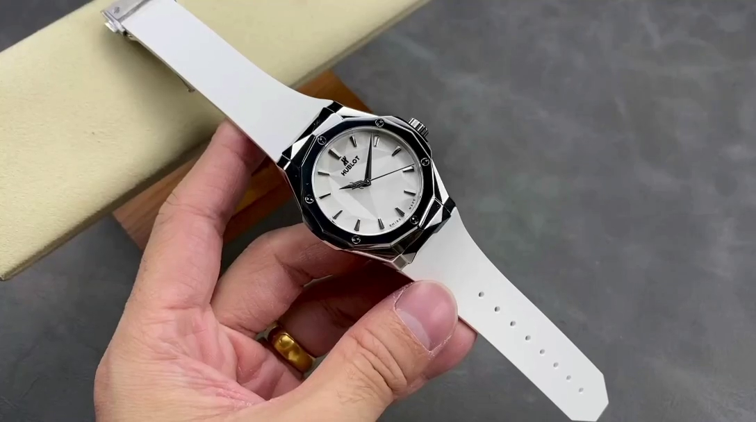 Hublot Classic Fusion 550.NS.2200.RW.ORL20 40 mm - QualitySwissReplica