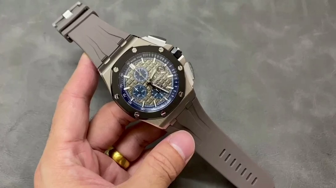 AP 1:1 Clone Royal Oak Offshore 26400IO.OO.A004CA.02 Selfwinding 44 Titanium Watch - QualitySwissReplica