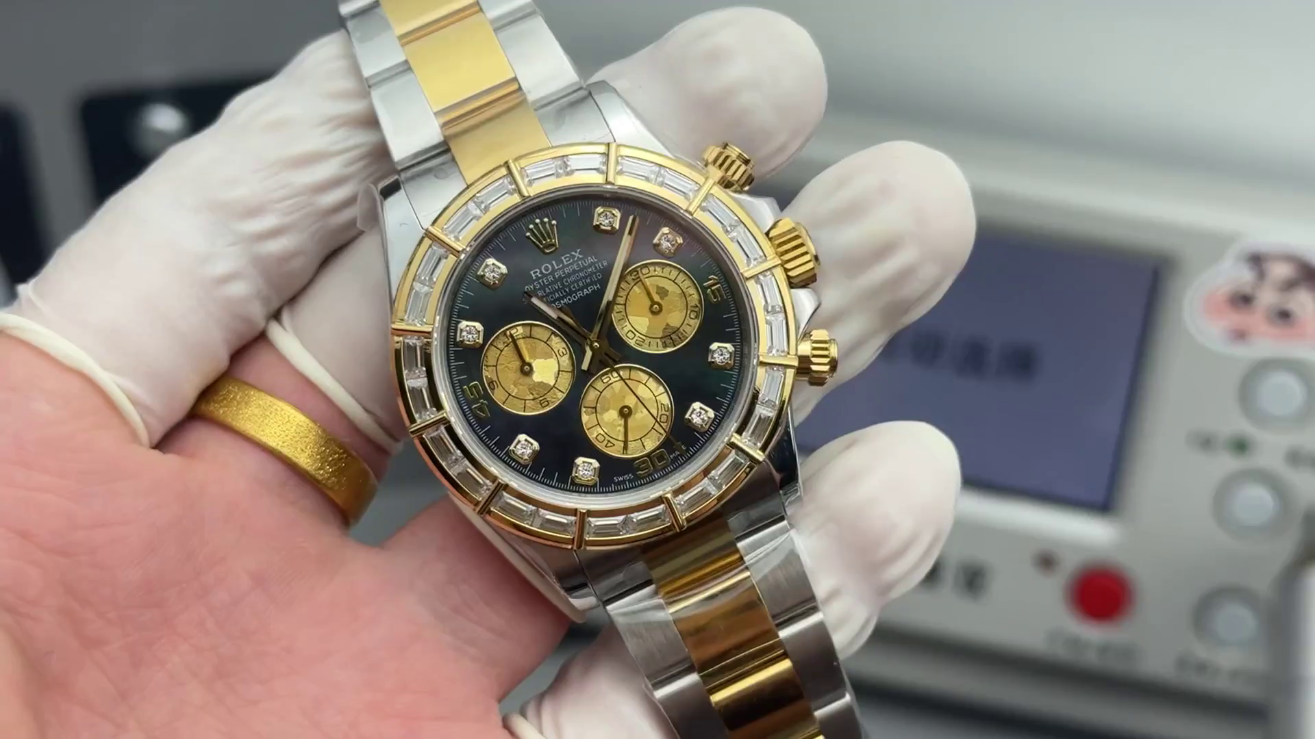 Rolex Daytona Cosmograph 116568BR Replica 40 Yellow Gold Black MOP Dial - QualitySwissReplica