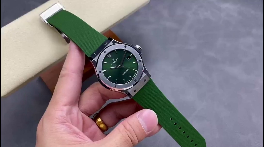 1:1 Clone Hublot Classic Fusion Titanium Green 542.NX.8970.RX 42mm - QualitySwissReplica