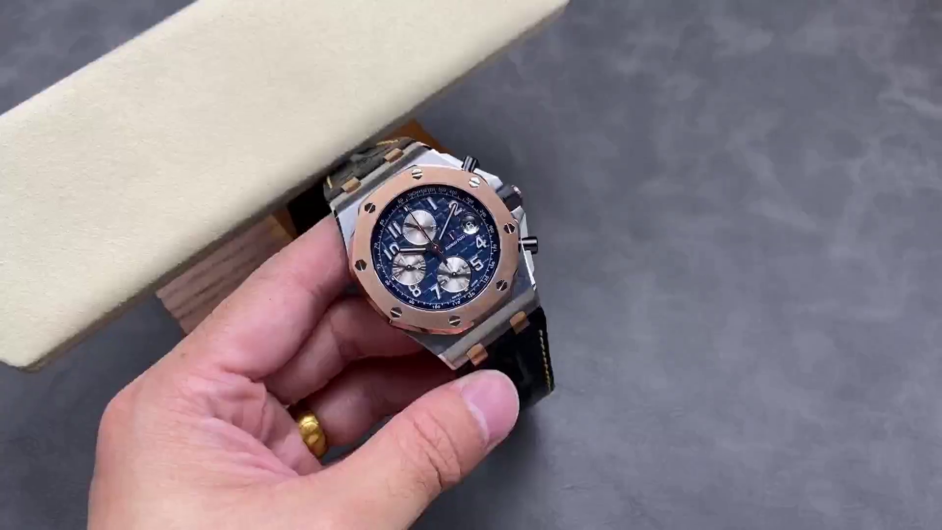 AP Royal Oak Offshore 42 Two-Tone 26471SR.OO.D101CR.01 Leather Strap 1:1 Clone - QualitySwissReplica