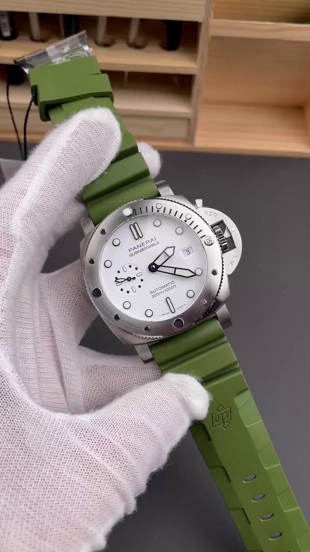 Panerai Luminor Submersible 300M PAM01226 QuarantaQuattro Bianco Replica - QualitySwissReplica