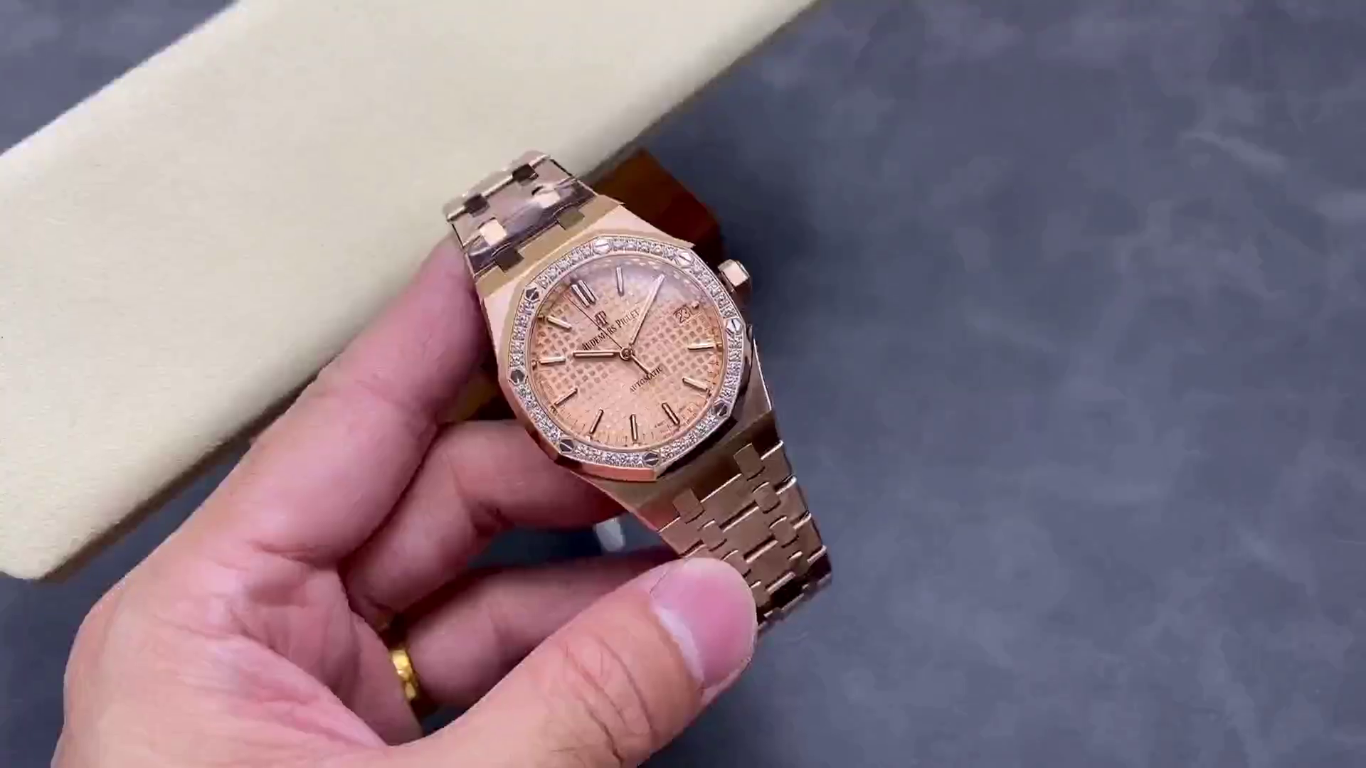 AP Royal Oak 37 Rose Gold 15451OR.ZZ.1256OR.03 Replica Pink Dial - QualitySwissReplica
