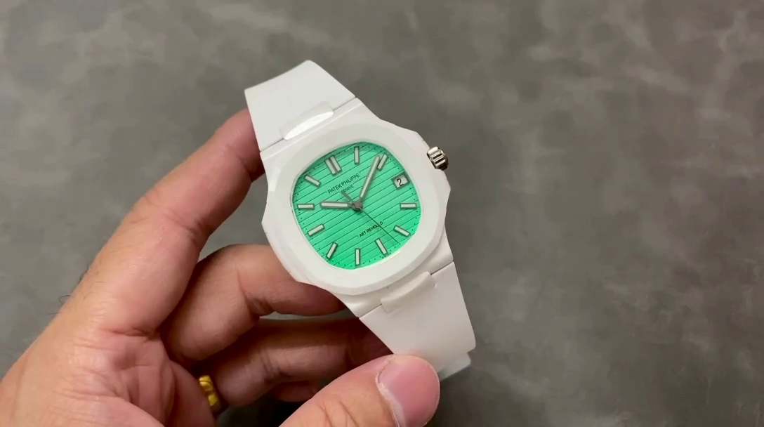 Patek Philippe Nautilus Green Dial 5711 40MM Watch - QualitySwissReplica