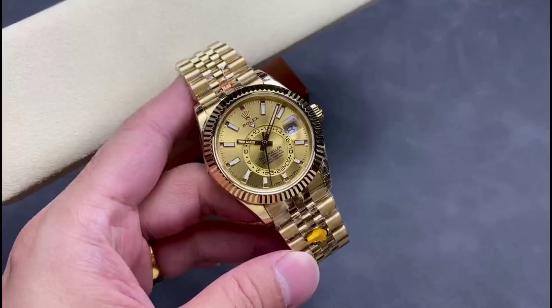 Rolex Sky-Dweller m336938-0004 Yellow Gold Champagne Dial 42mm Mens Replica Watch - QualitySwissReplica