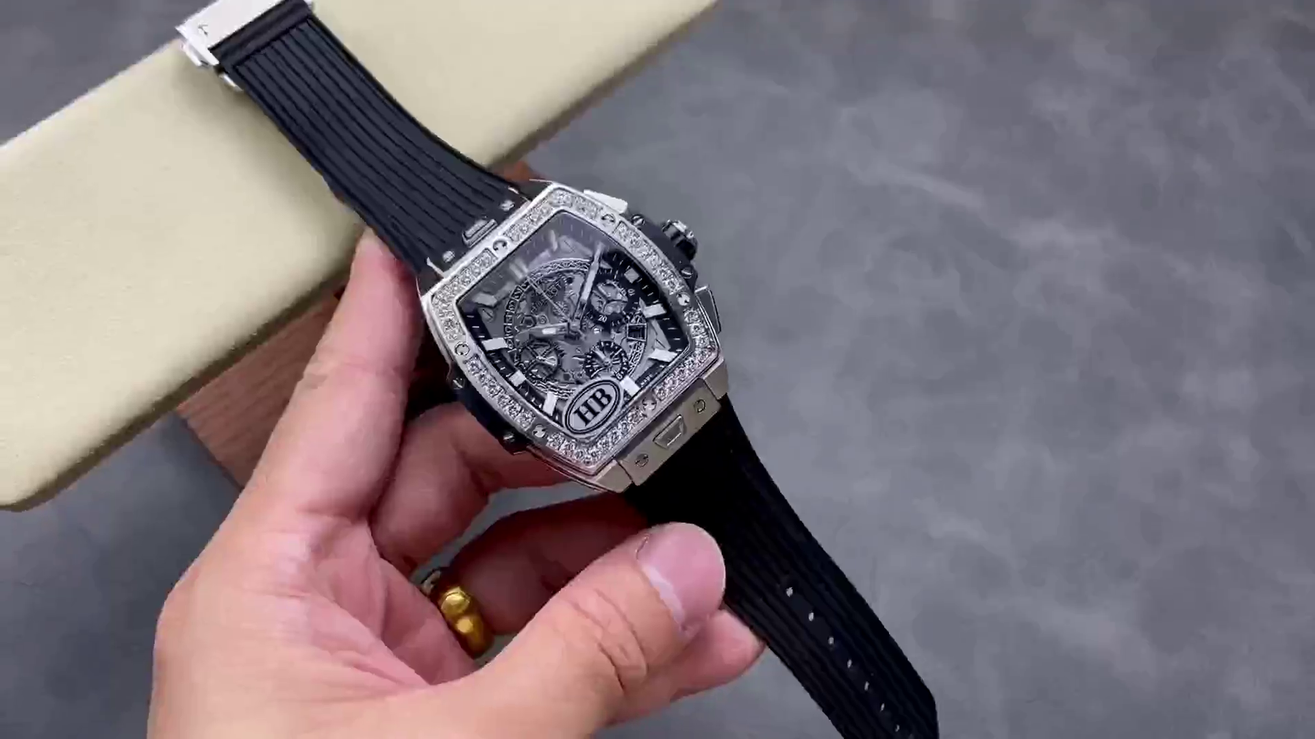 Hublot 642.NX.0170.RX.1104 1:1 Clone Spirit of Big Bang 42mm - QualitySwissReplica