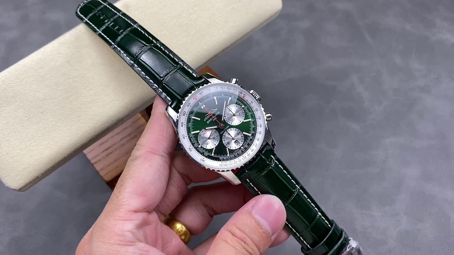 Breitling Navitimer B01 Chronograph AB01384C1L1P1 43mm Replica - QualitySwissReplica