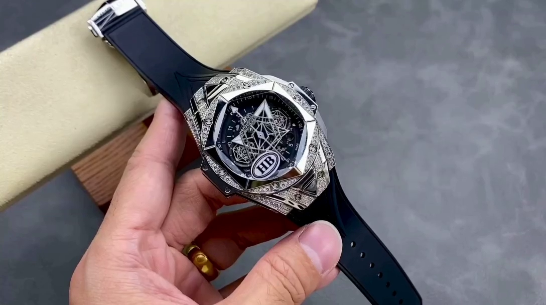 418.NX.1107.RX.1604.MXM20 Hublot Big Bang Sang Bleu II Titanium Pave - QualitySwissReplica
