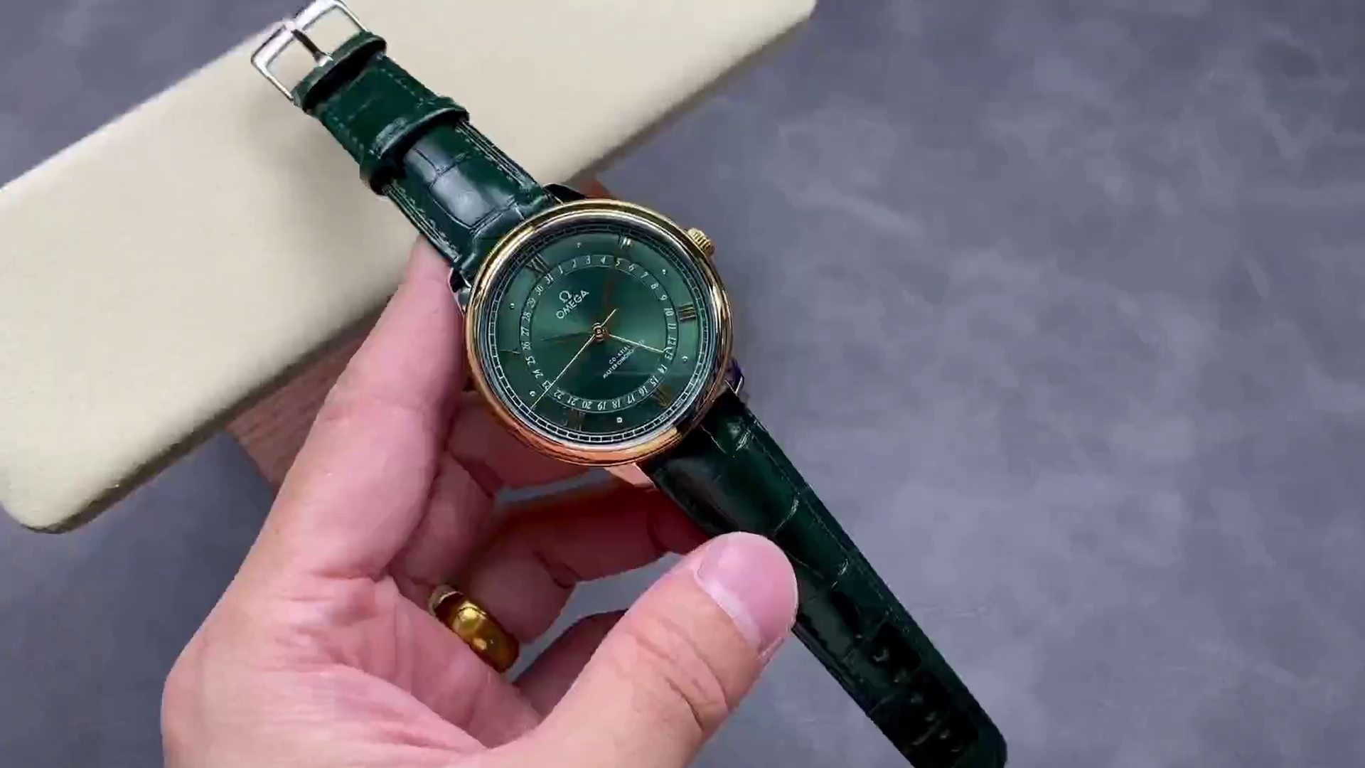 Omega De Ville Prestige 42mm 434.23.42.22.10.001 Replica Green Dial - QualitySwissReplica