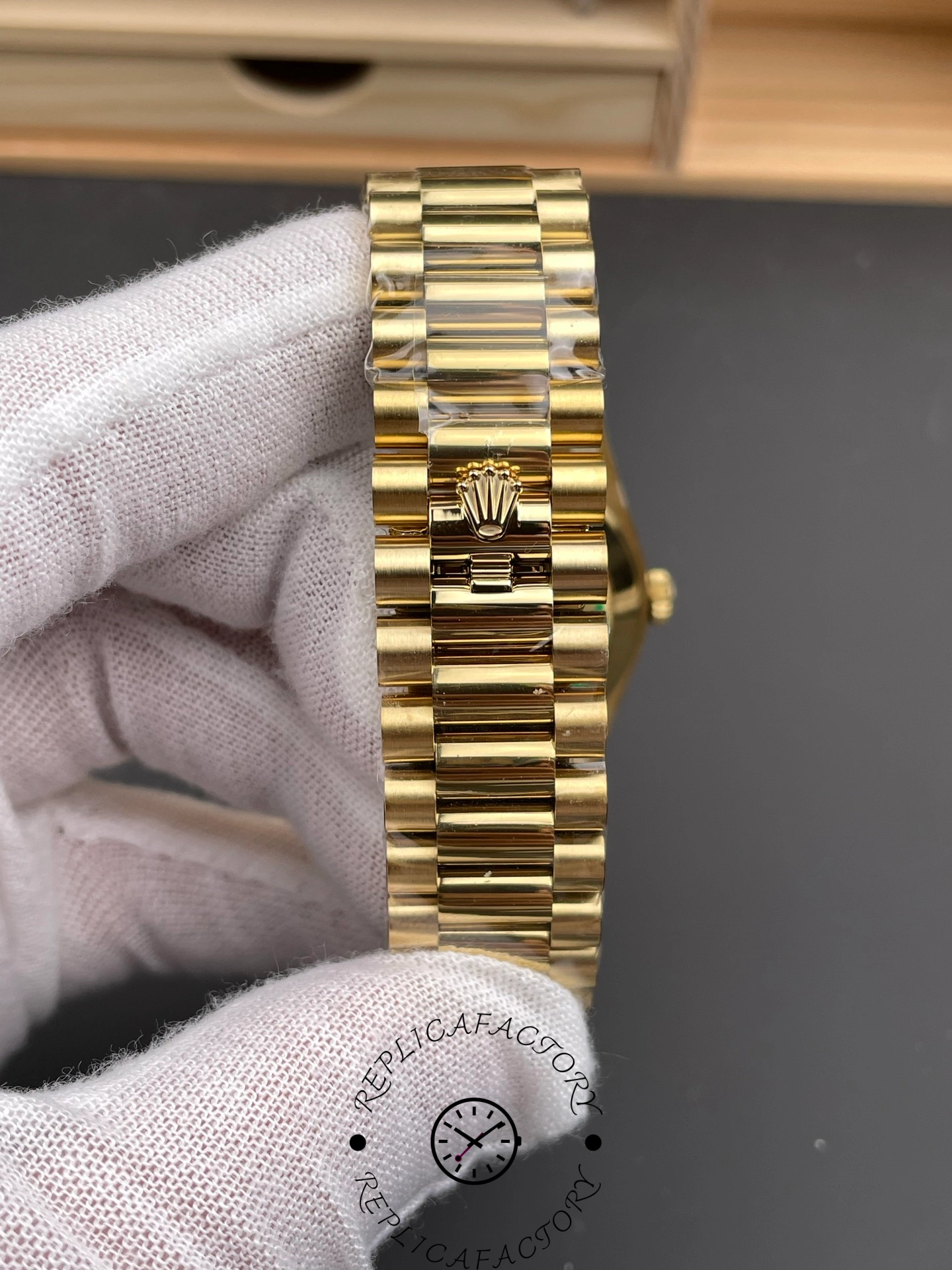 Rolex Day-Date 228238 Champagne Roman Dial Fluted Bezel 40mm Mens Replica Watch - QualitySwissReplica