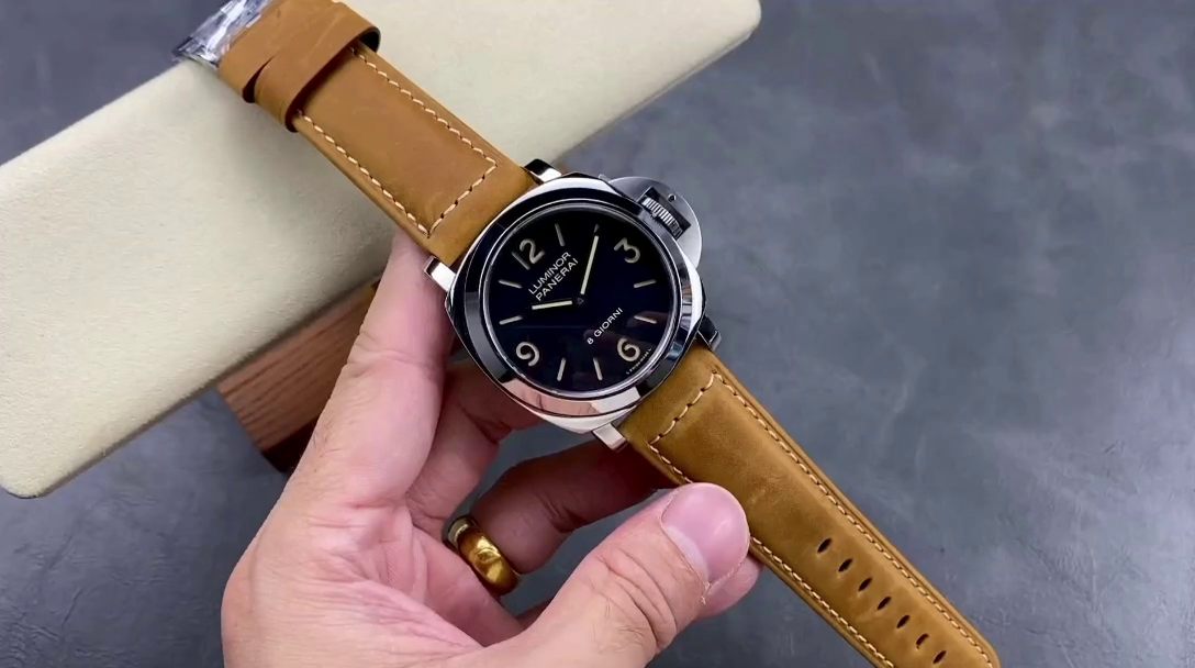 Panerai PAM00914 1:1 Clone Luminor Base 44 Black Dial 8 Giorni - QualitySwissReplica
