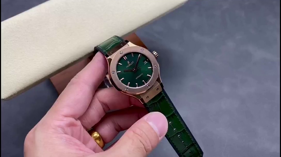 1:1 Clone Hublot Watch Classic Fusion King Gold Green 38mm - QualitySwissReplica