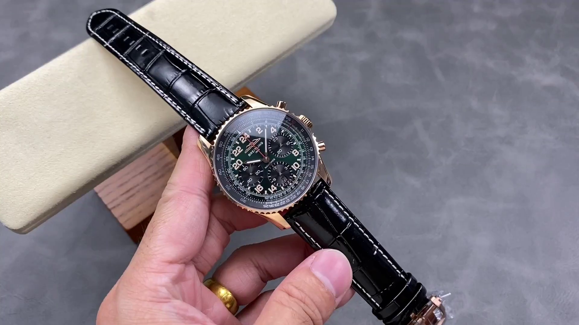 Breitling Navitimer Cosmanaute 41mm Limited Edition RB12302A1L1P1 Replica - QualitySwissReplica