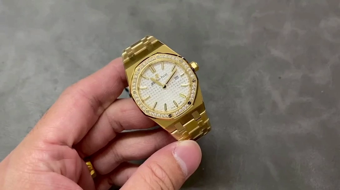 AP Royal Oak Quartz 33 Replica 67651BA.ZZ.1261BA.01 Women's Diamond-Set - QualitySwissReplica