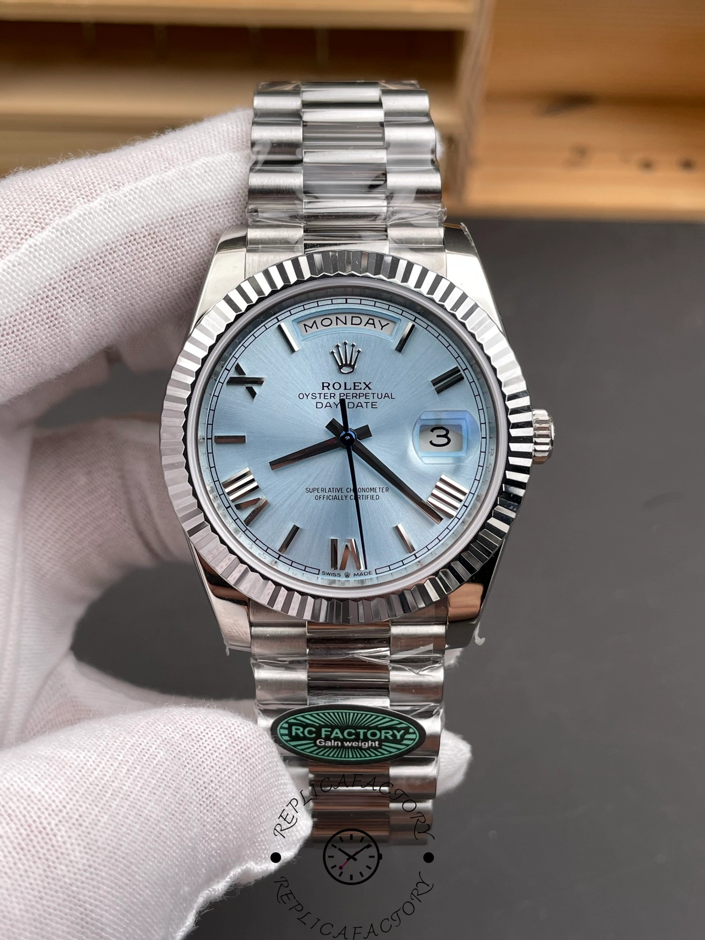 Rolex Day-Date 228236 0012 Fluted Bezel Ice Blue Dial 40MM Mens Replica Watch - QualitySwissReplica