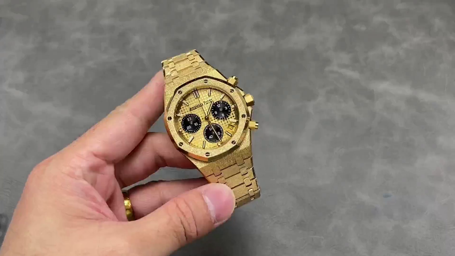 AP Royal Oak 26240BA.GG.1324BA.01 Special Edition 1:1 Clone Frosted Yellow Gold - QualitySwissReplica