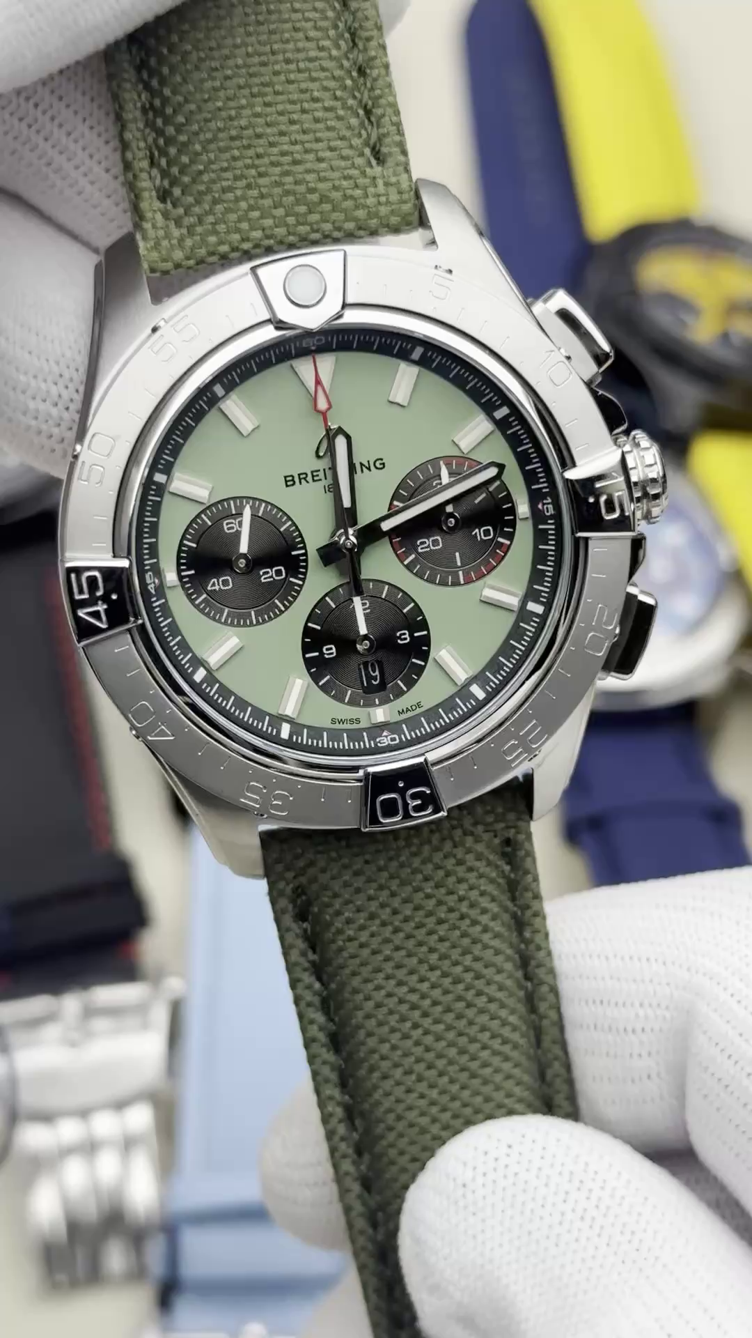 1:1 Clone Breitling Avenger B01 Chronograph AB0147101L1X1 44mm Green Strap Watch - QualitySwissReplica
