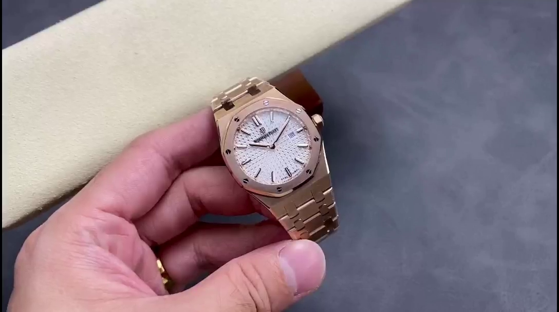 AP Royal Oak Rose Gold 67650OR.OO.1261OR.01 Replica 33 Silver Dial - QualitySwissReplica