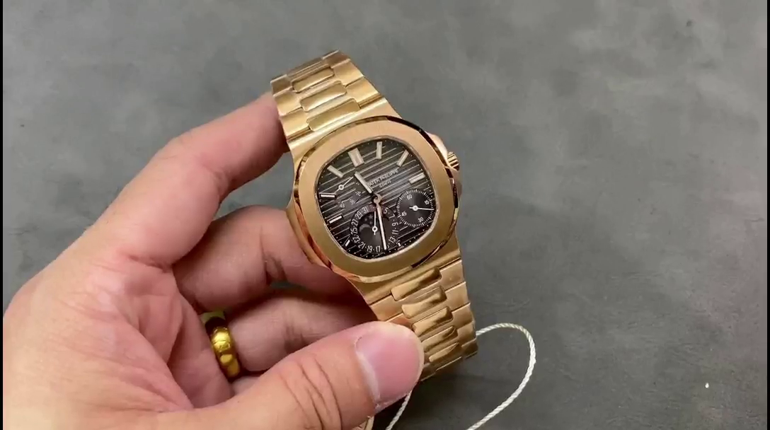 Replica Patek Philippe Nautilus 5712 1R 001 40mm Mens Watch - QualitySwissReplica