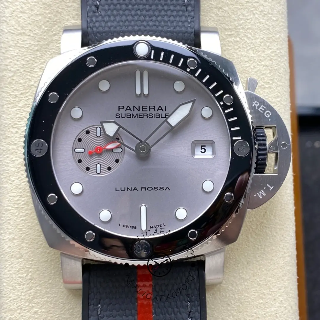 Replica Panerai PAM01681 Submersible Luna Rossa 44mm 37th America's Cup - QualitySwissReplica