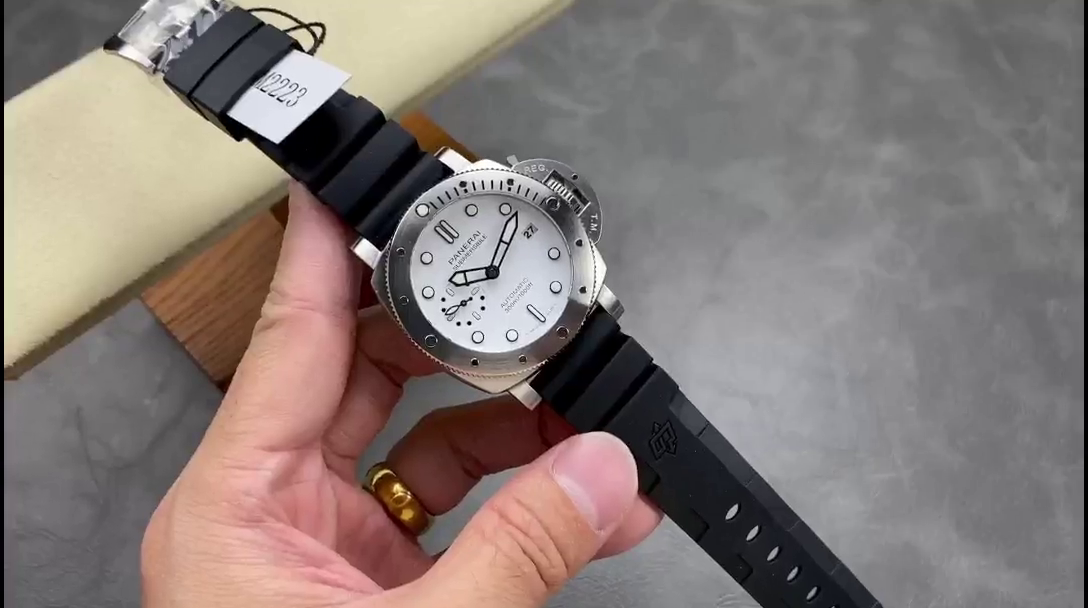 Panerai PAM02223 1:1 Clone Luminor Submersible 3 Days Steel Automatic White Watch - QualitySwissReplica