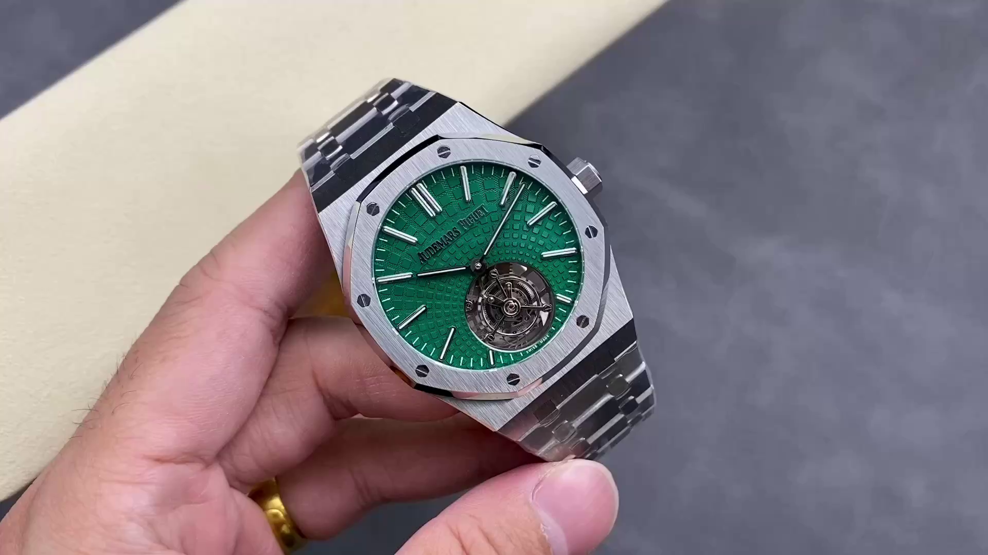 AP Replica Royal Oak Flying Tourbillon Titanium 26534TI.OO.1220TI.01 Green Dial - QualitySwissReplica