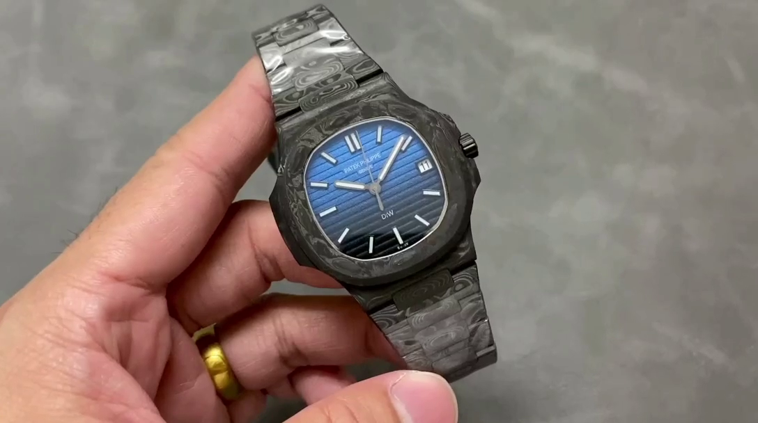 Patek Philippe Nautilus Carbon Fiber Case Blue Dial 5711 40MM Watch - QualitySwissReplica