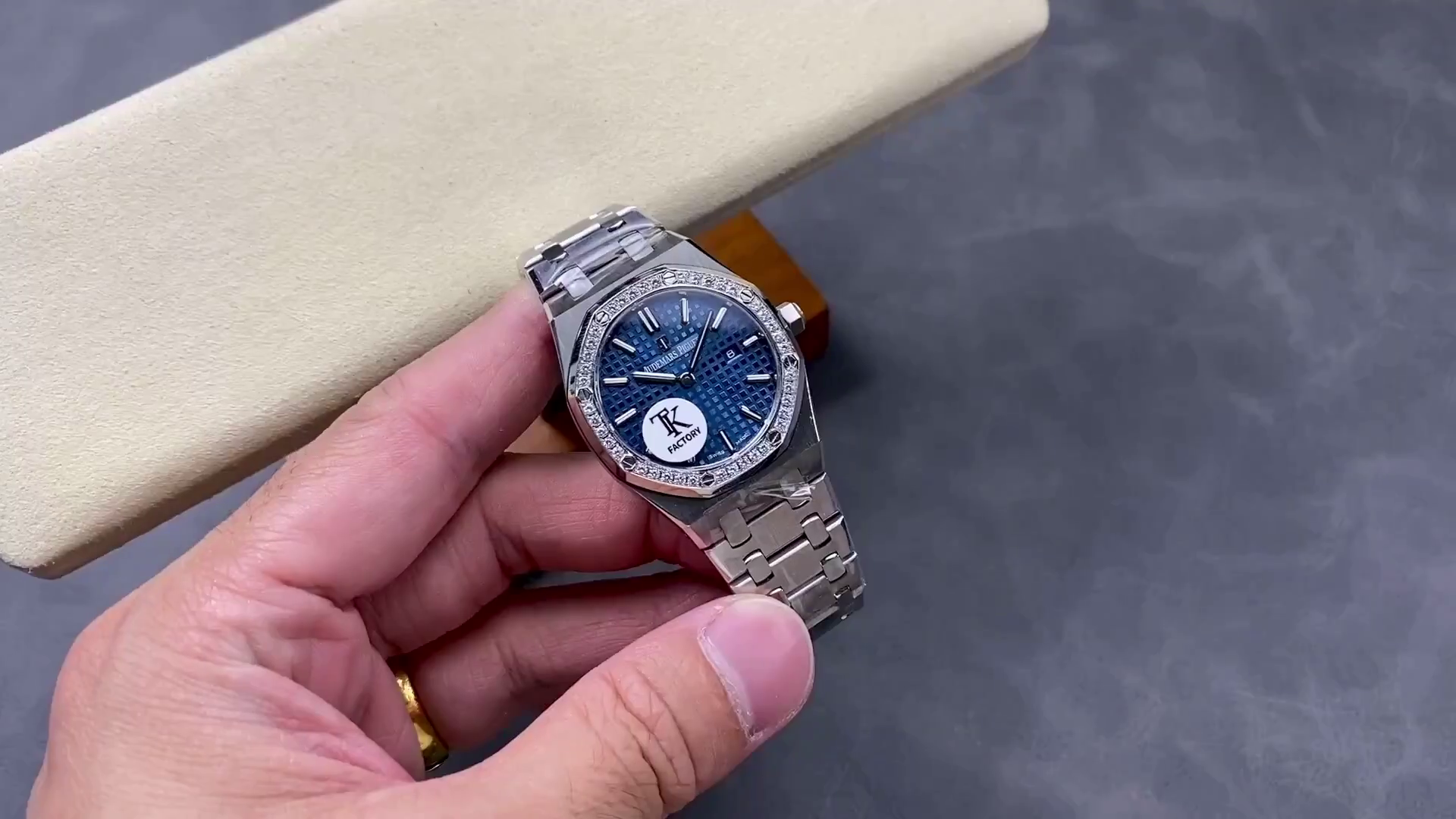 AP Royal Oak Quartz 67651IP.ZZ.1261IP.01 33 1:1 Clone Titanium Blue Watch - QualitySwissReplica