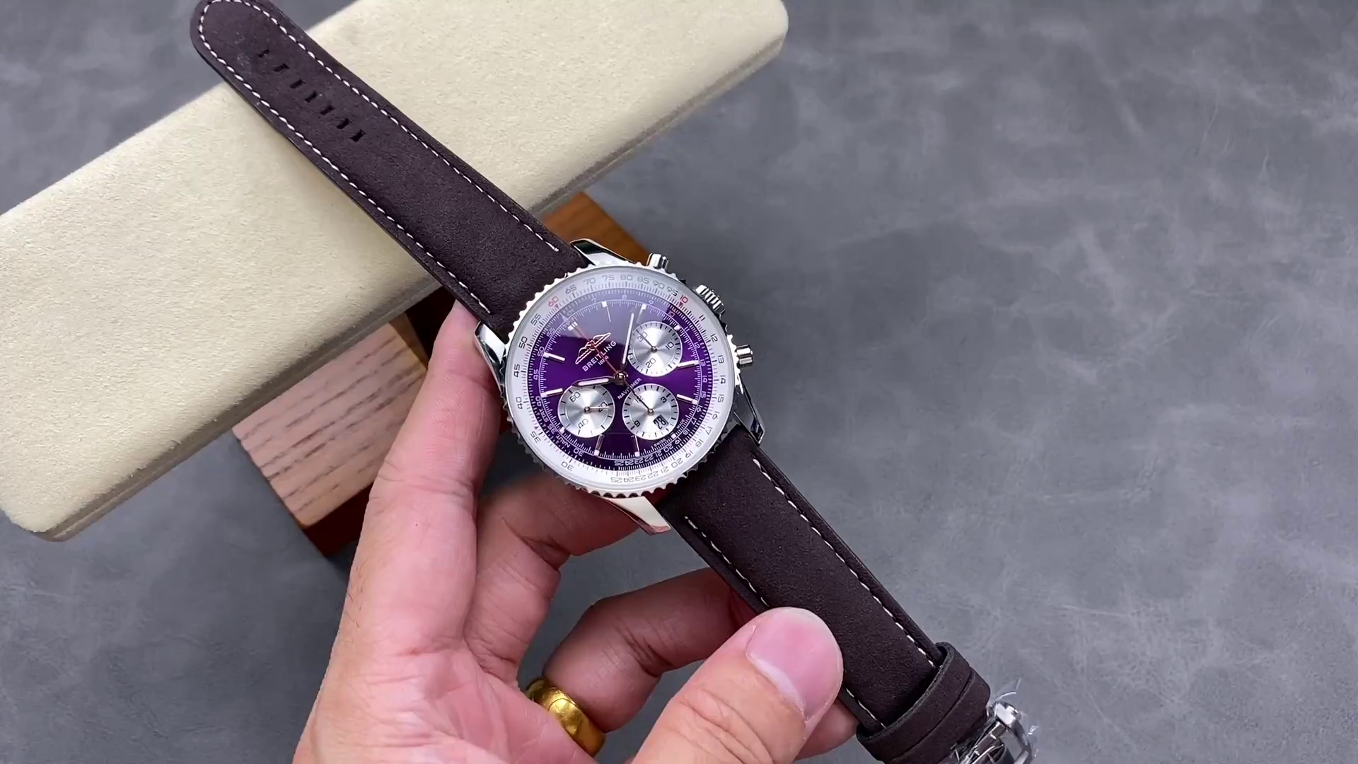 Breitling Navitimer B01 Chronograph 43 Calfskin Strap AB01385C1Q1A1 Replica - QualitySwissReplica