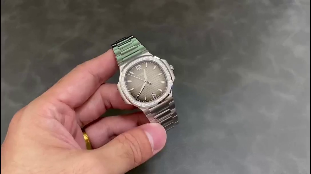 Replica Patek Philippe Nautilus 7118 1200A 011 Stainless Steel 40mm Mens Watch - QualitySwissReplica