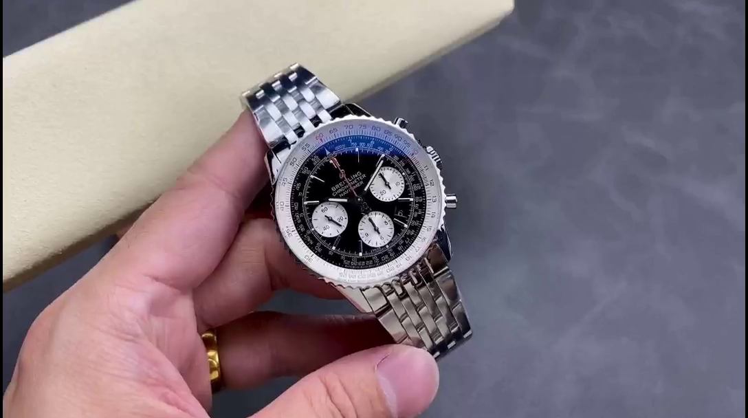 Breitling Navitimer 1 B01 Replica Chronograph AB0121211B1A1 43mm - QualitySwissReplica