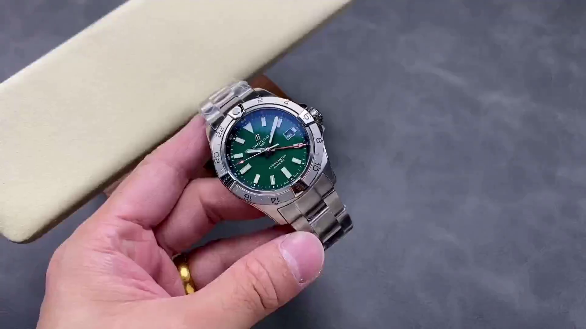 Breitling Avenger Automatic Gmt A32320101B1A1 Green Dial Replica - QualitySwissReplica