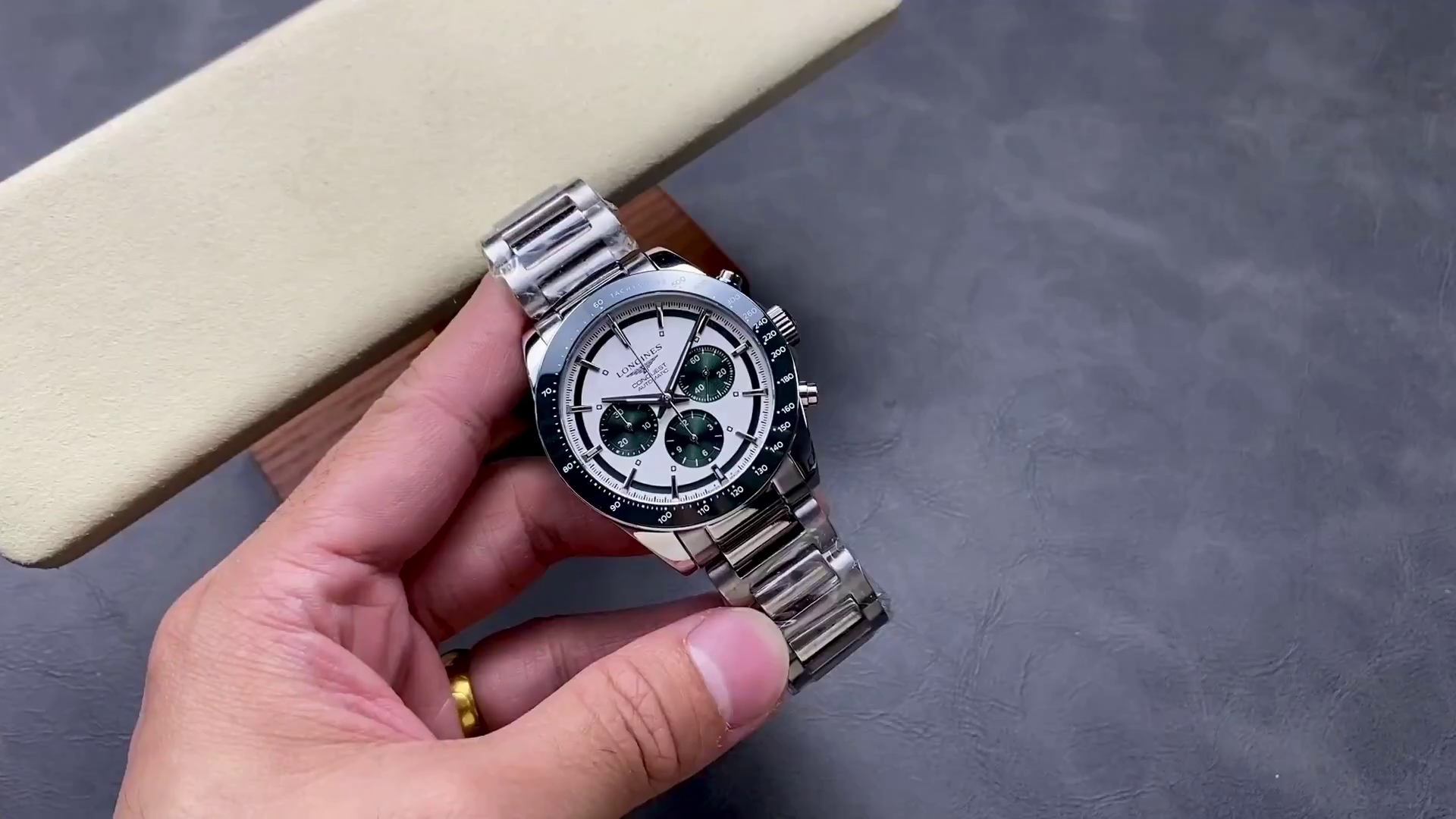 Longines Conquest L3.835.4.02.6 Chrono Steel 42mm Silver-Green Dial Replica - QualitySwissReplica