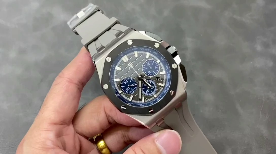 AP 26420IO.OO.A009CA.01 1:1 Clone Royal Oak Offshore Chronograph Titanium Grey Rubber - QualitySwissReplica