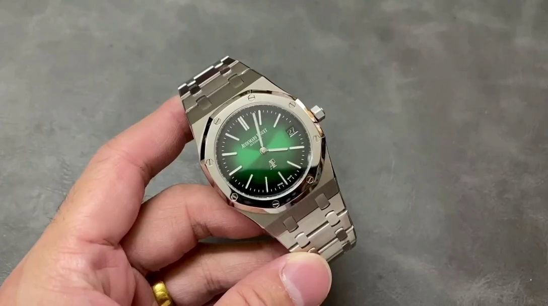 AP Royal Oak Jumbo Extra-Thin 39 15202PT.OO.1240PT.01 Smoked Green 1:1 Clone - QualitySwissReplica