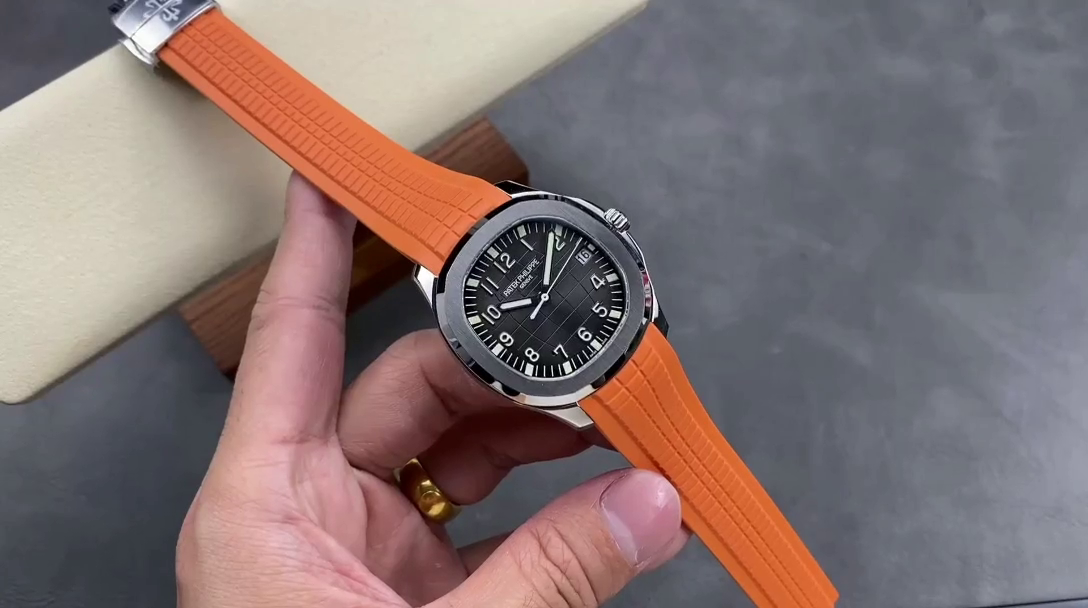 Replica Patek Philippe Aquanaut 5167R 40mm Mens Watch - QualitySwissReplica