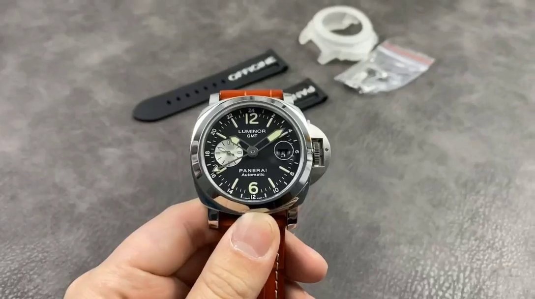 Panerai PAM00088 Luminor GMT Automatic Date Replica Brown Leather Strap - QualitySwissReplica
