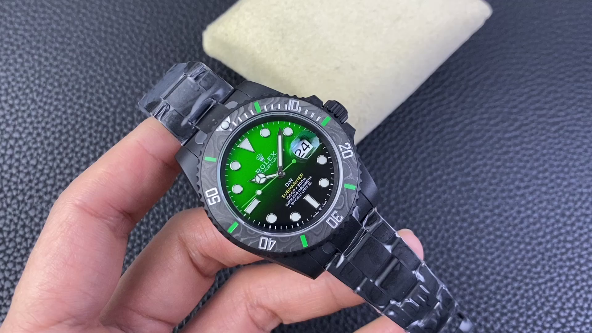 Rolex Submariner 116610LV PVD-DLC Stainless Steel Carbon Fiber Bezel Green Dial - QualitySwissReplica
