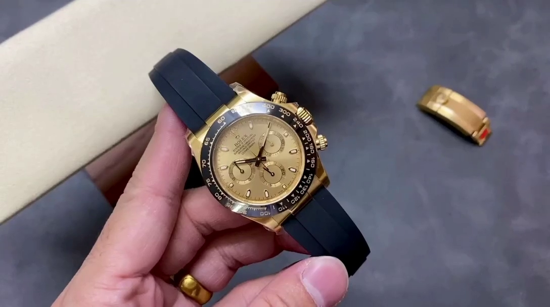 Rolex Cosmograph Daytona 116518 Champagne Dial Automatic 40mm Mens Replica Watch - QualitySwissReplica
