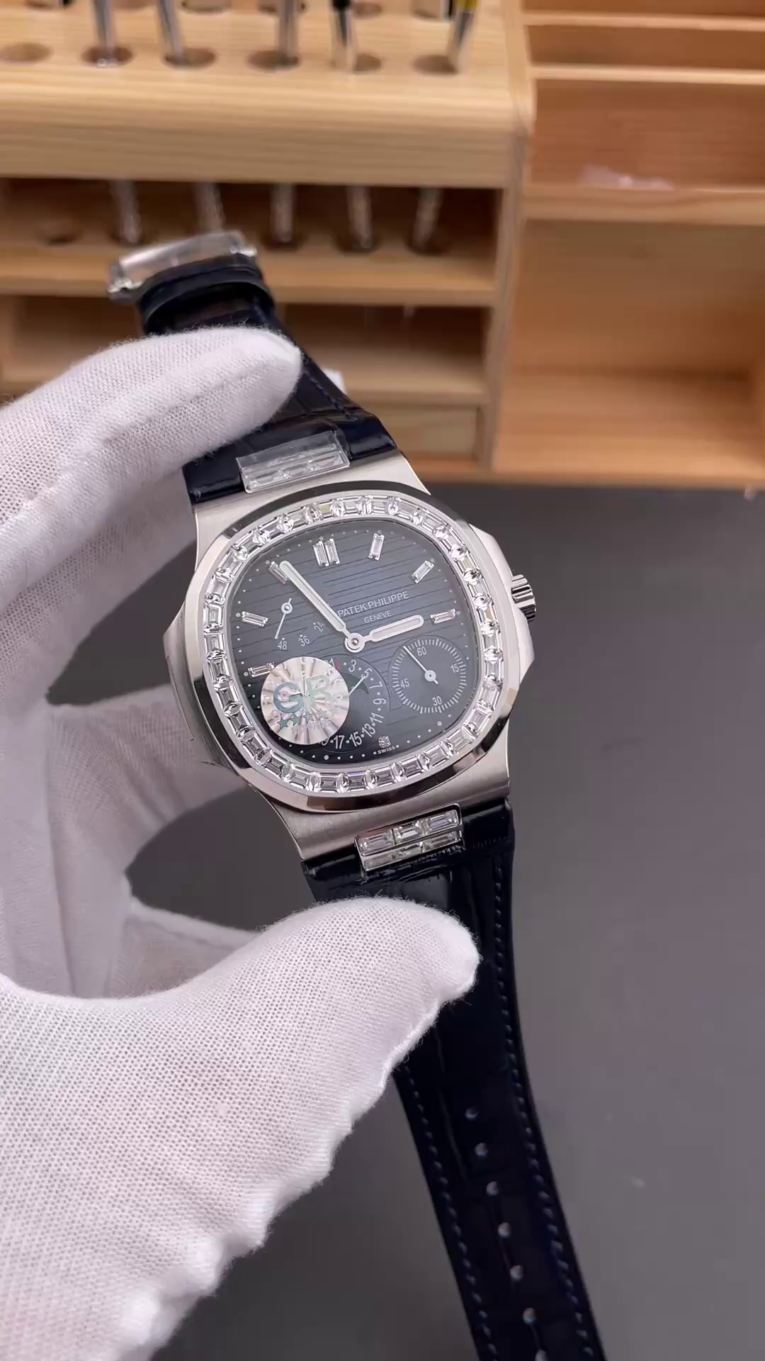 Patek Philippe Nautilus Moon Phases Black 5724G 001 40mm - QualitySwissReplica