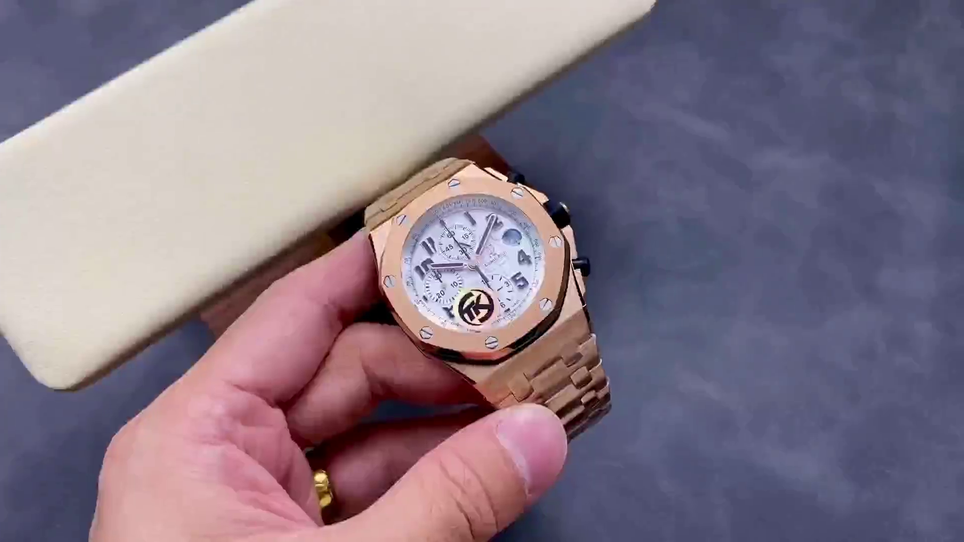 Replica AP Royal Oak Offshore 42MM White Dial 26170OR.OO.1000OR.01 Rose Gold - QualitySwissReplica